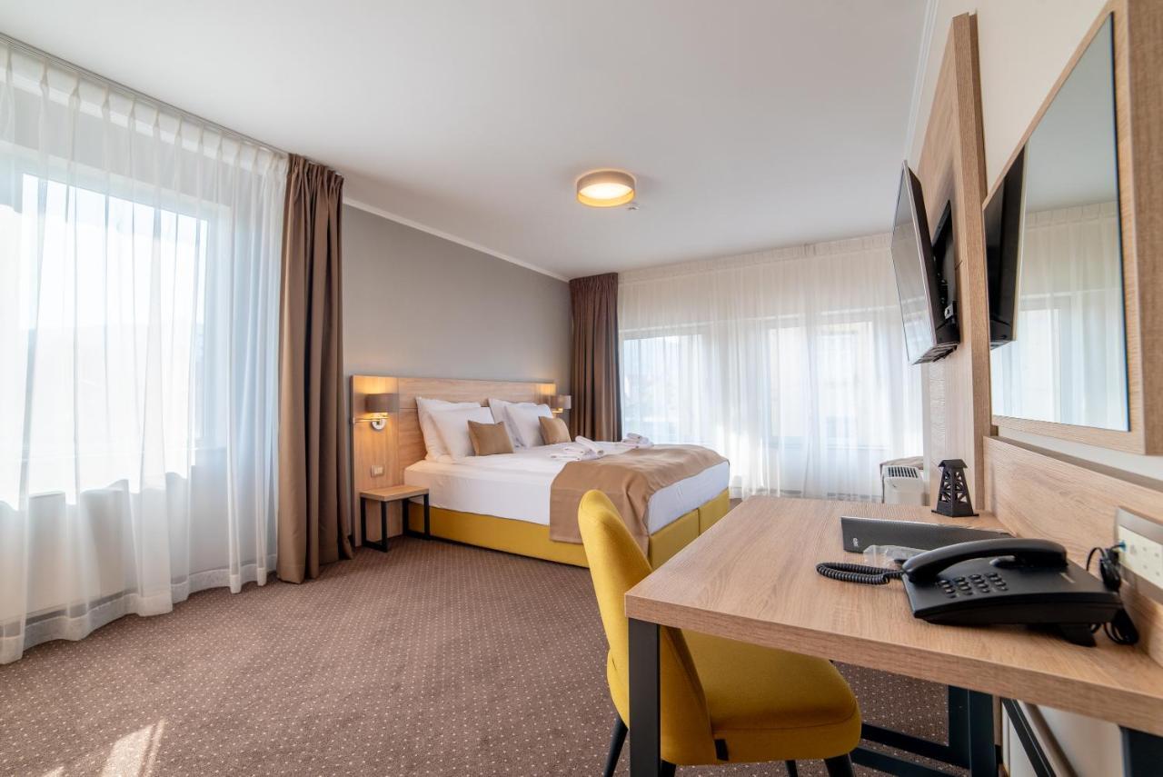 Hotel Soni Lux Tuzla Exterior foto